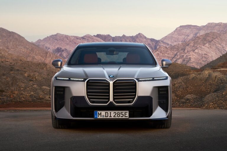 BMW’s new 7 Series goes big on tech, luxury, range and grille BMW’s new 7 Series goes big on tech, luxury, range