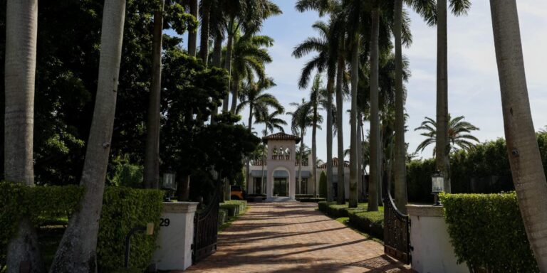 Inside Miami’s ‘Billionaire Bunker,’ the island home of Jeff Bezos, Mark Zuckerberg, and the .01% Inside Miami’s ‘Billionaire Bunker,’ the island home of Jeff Bezos,