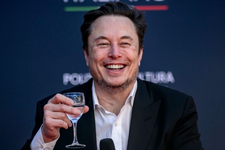 Elon Musk Will Probably Become The World’s First Trillionaire Next Month Thanks To SpaceX’s Enormous IPO Elon Musk Will Probably Become The World's First Trillionaire Next