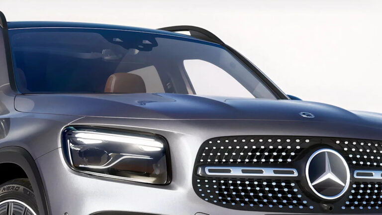 FWD Cars That Prove Luxury Doesn’t Only Have Rear- Or All-Wheel Drive FWD Cars That Prove Luxury Doesn't Only Have Rear Or