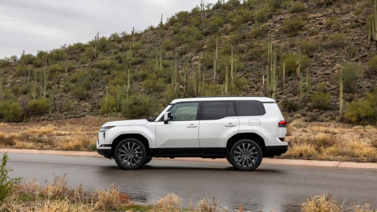 Forget German luxury SUVs—the Lexus GX makes more sense Forget German luxury SUVs—the Lexus GX makes more sense