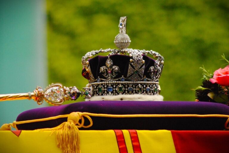 More than 100 Items in the British Royal Regalia Symbolize Power and Tradition Through the Ages More than 100 Items in the British Royal Regalia Symbolize