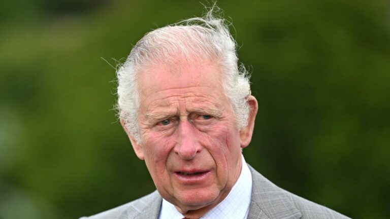 King Charles’ £830k million family heirlooms stolen by axe-bearing thieves in ‘violent robbery’ King Charles' £830k million family heirlooms stolen by axe bearing thieves