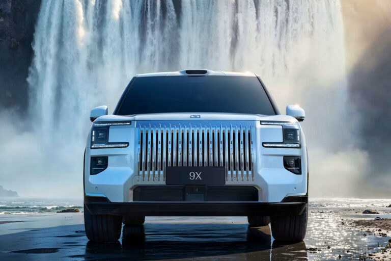 Luxury hybrid SUV with 885 hp, Nvidia chipset and 9.5 minute