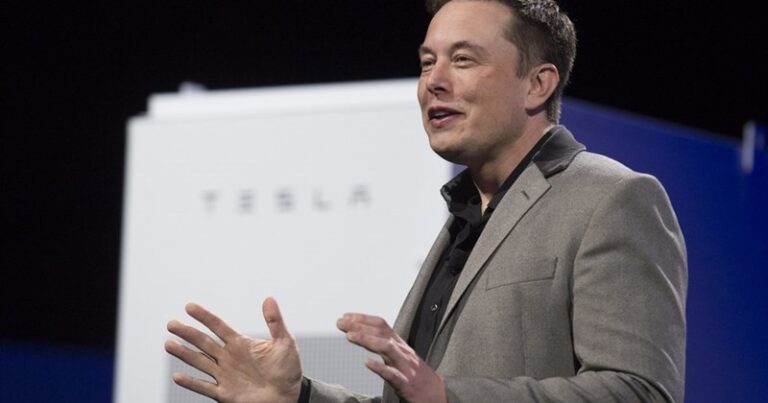 Owning 997.1 billion USD, Elon Musk leads the top